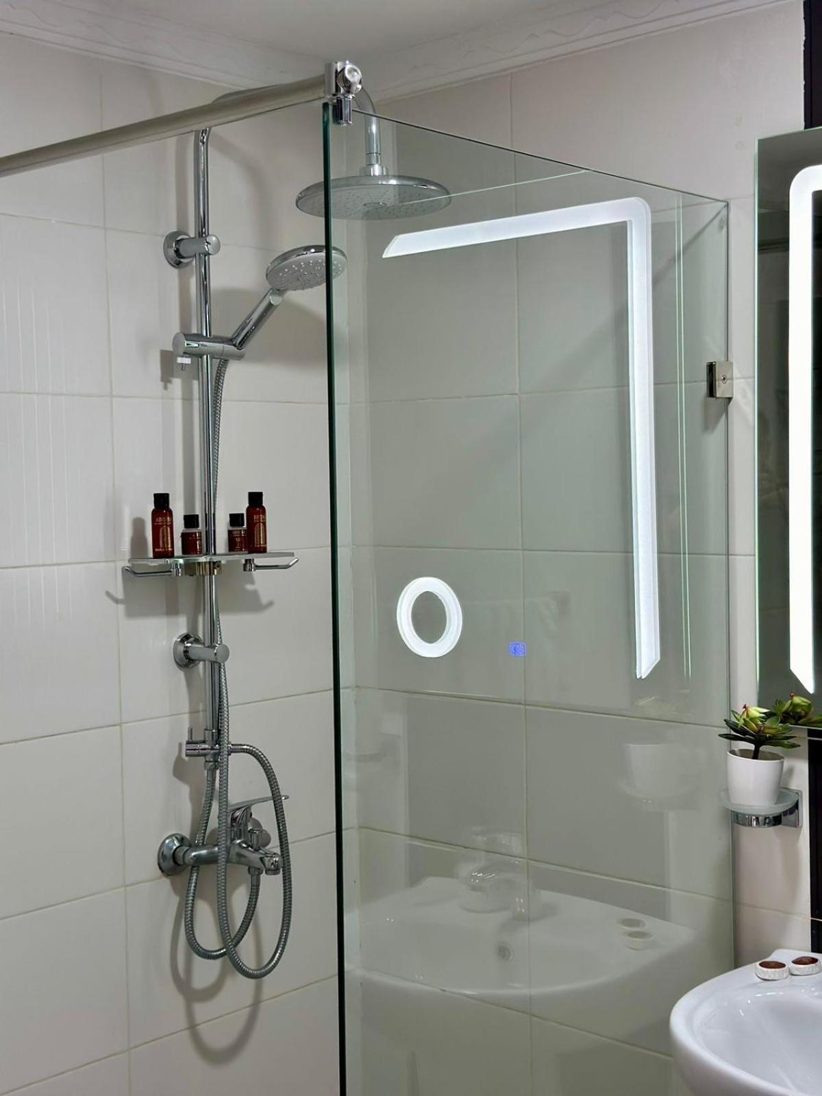 Appart Neuf Lumineux Climatise 1Ere Etage แทนเจียร์ ภายนอก รูปภาพ